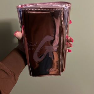 Glamaholic travel wallet in mirror pink